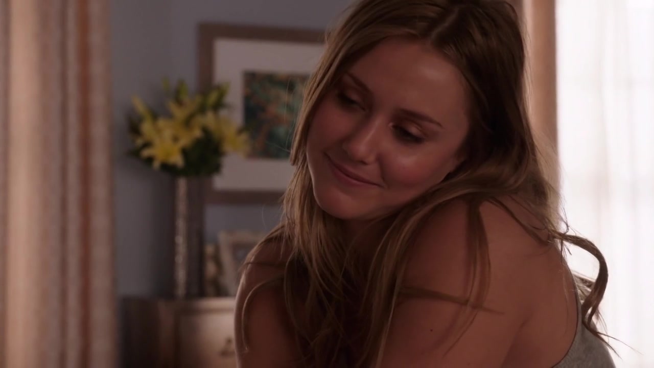 Julianna Guill sexy – Girlfriends Guide to Divorce s01e02 (2014)