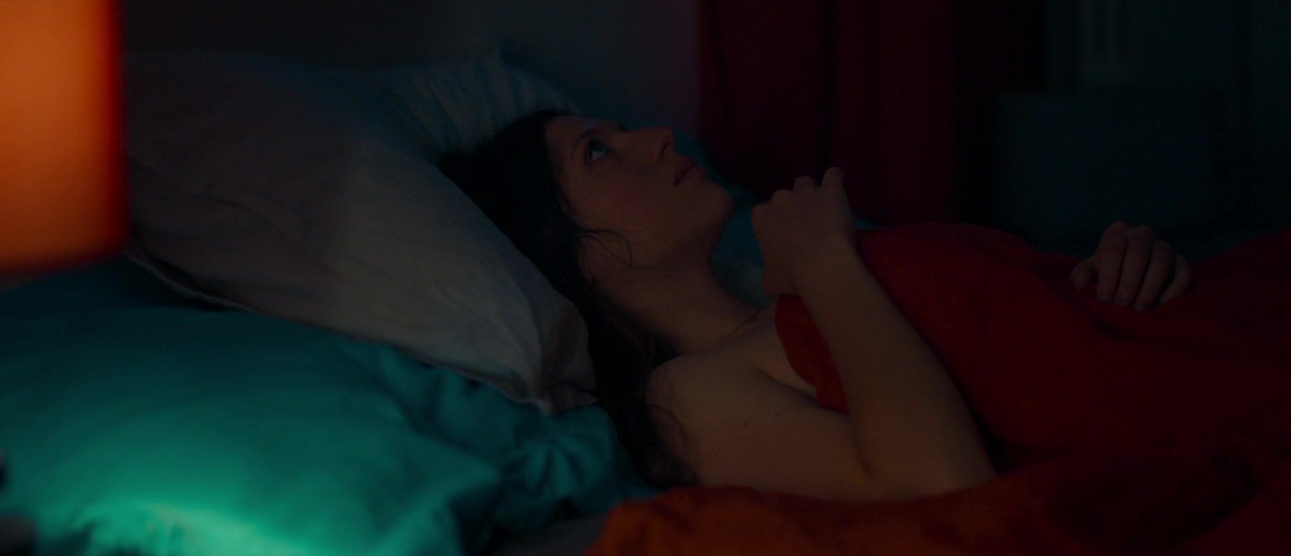 Rebecca Marder, Baya Kasmi - Les goûts et les couleurs (2022) Topless  Scenes from the movie